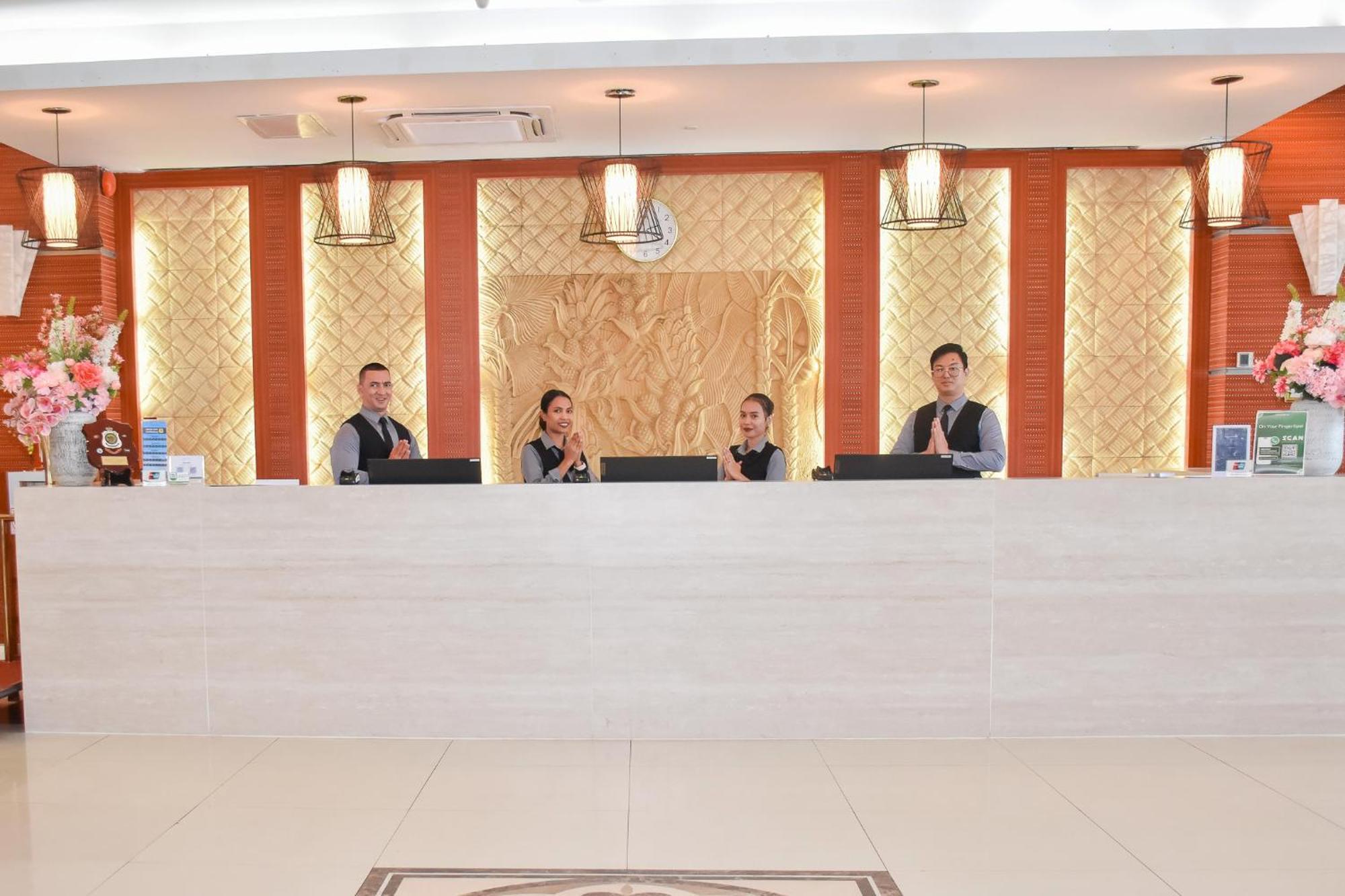 Timor Plaza Hotel & Apartments Дили Экстерьер фото